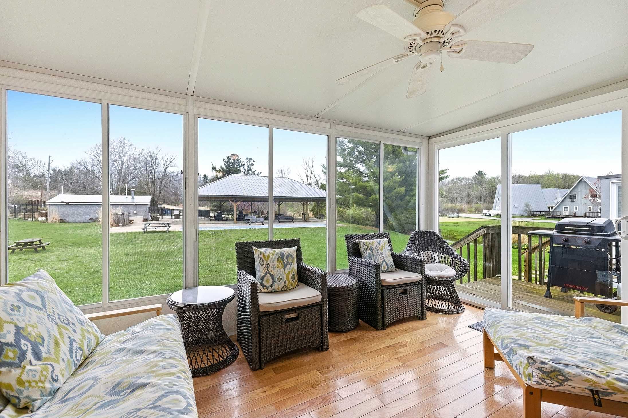 Chalet #44 Nr Resort Pool, Courts & Walk to Beach