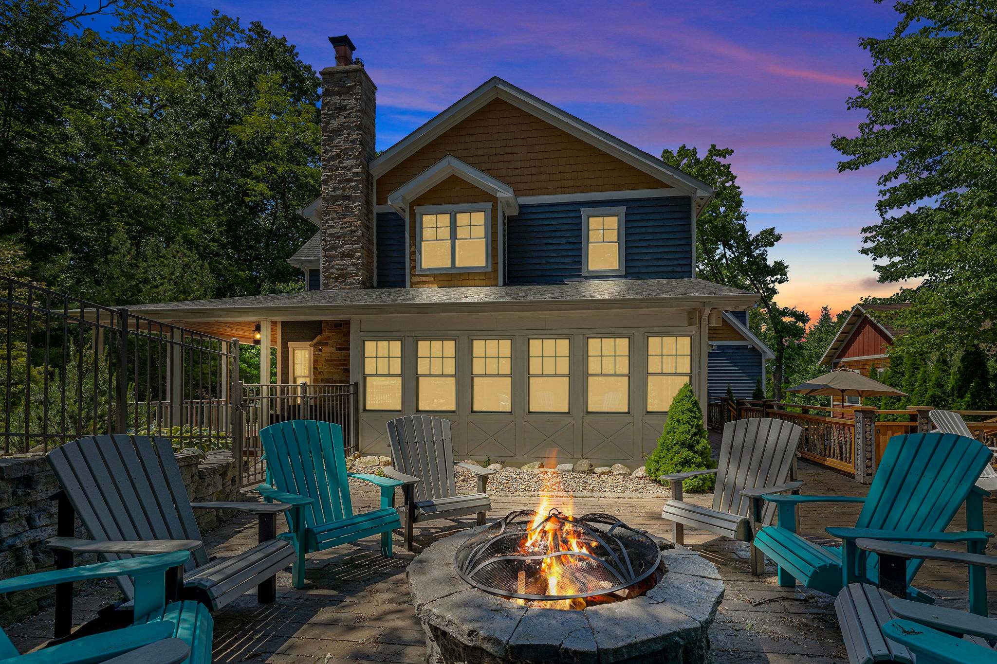 NB Getaway with HotTub, Pool & Priv Screening Room