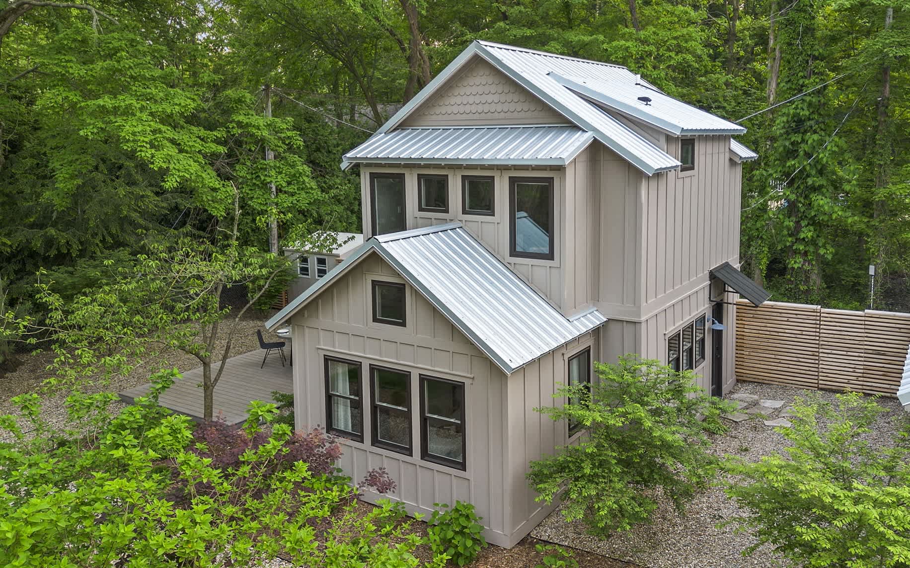 The Fern - 2BR, Hot Tub, Fire Pit, Walk to Beach