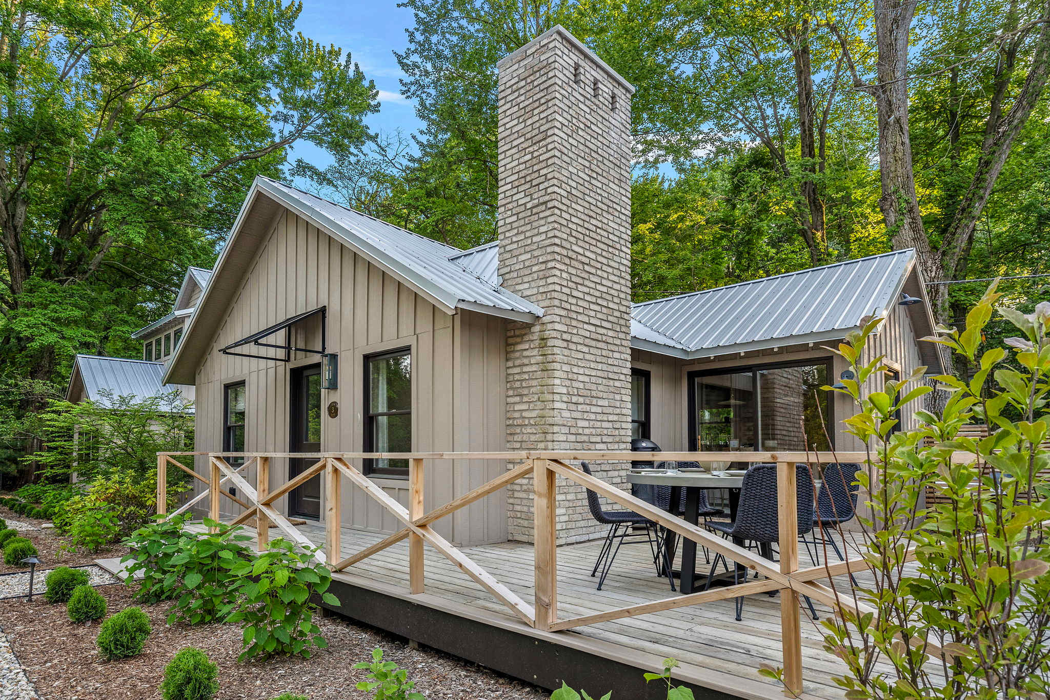 The Moss - 2BR, Hot Tub, Fire Pit, Walk to Beach