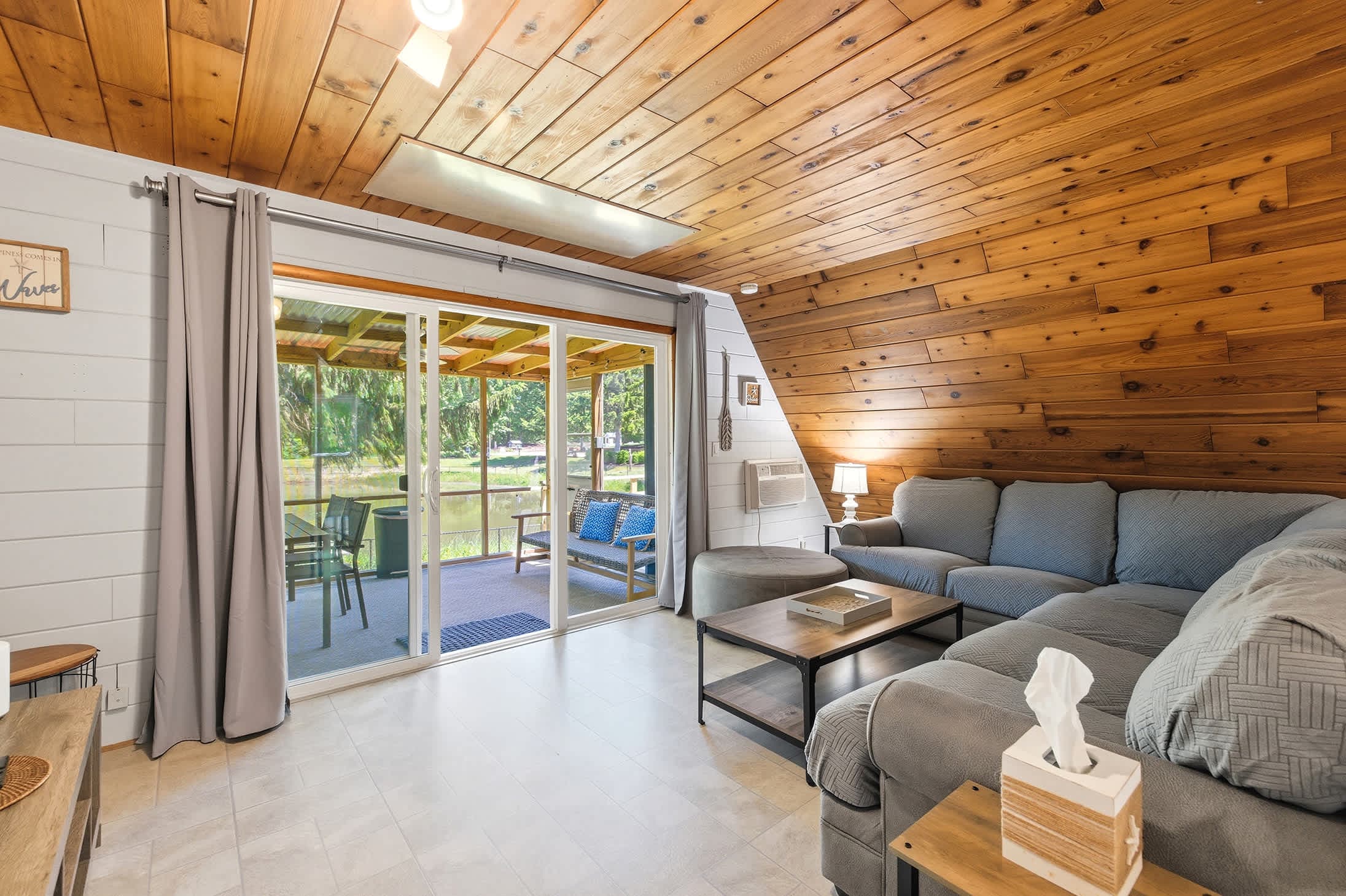 Chalet #96 Pondside Chalet & Resort Perks
