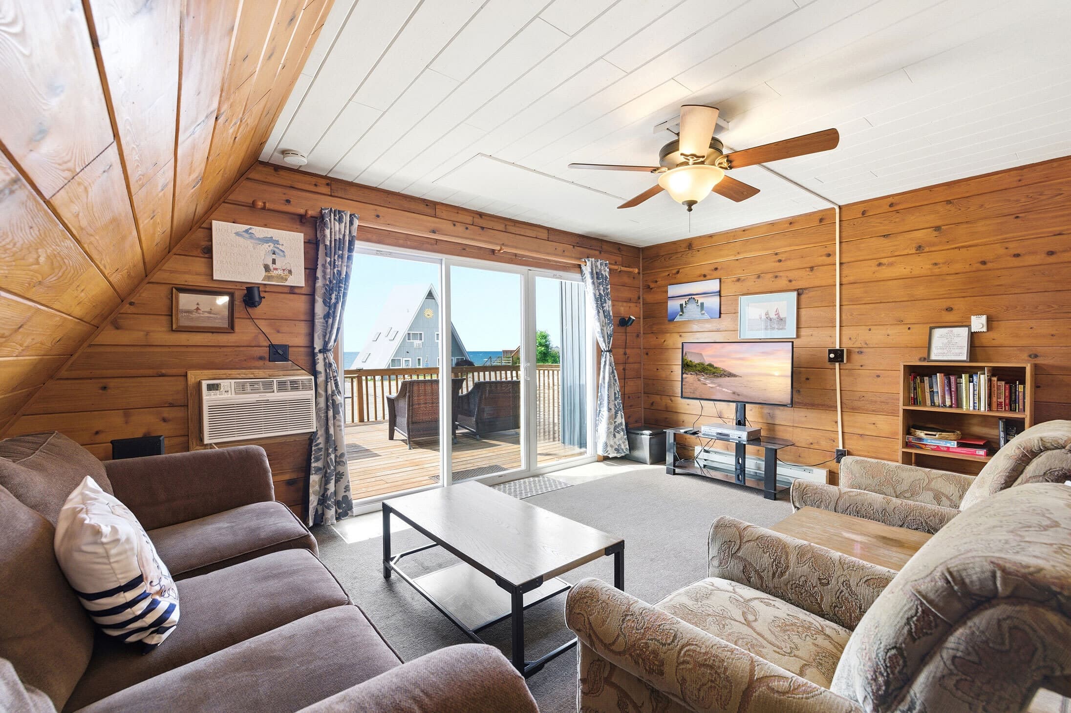 Chalet #25 Walk to Beach Chalet & Resort Amenities