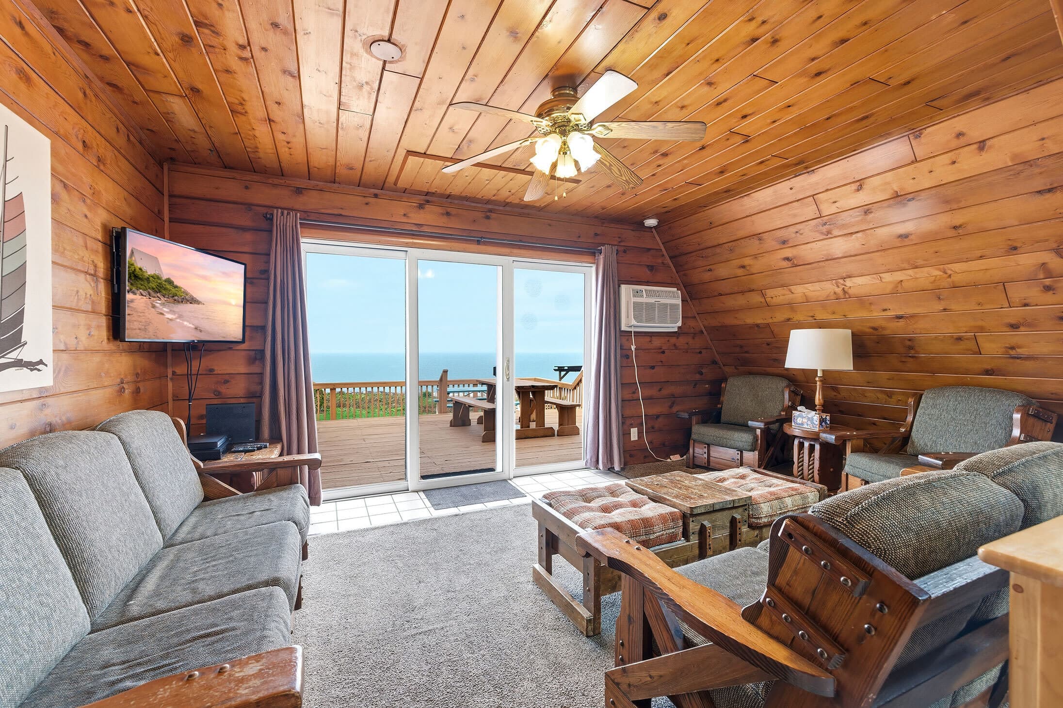 Chalet #18 w Lake Views & Resort Amenities