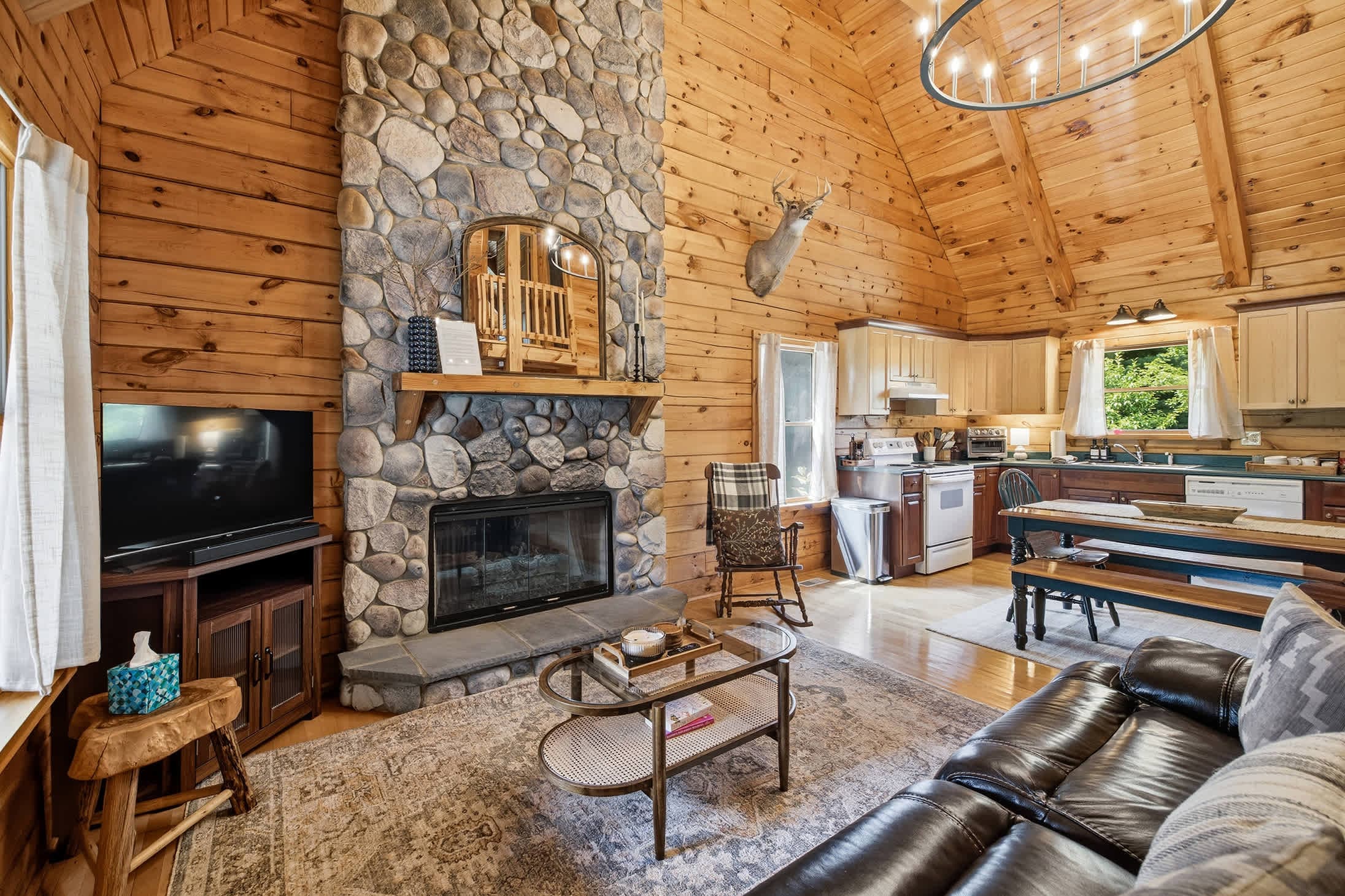 10 Acre County Line Cabin - Private Pond & Firepit